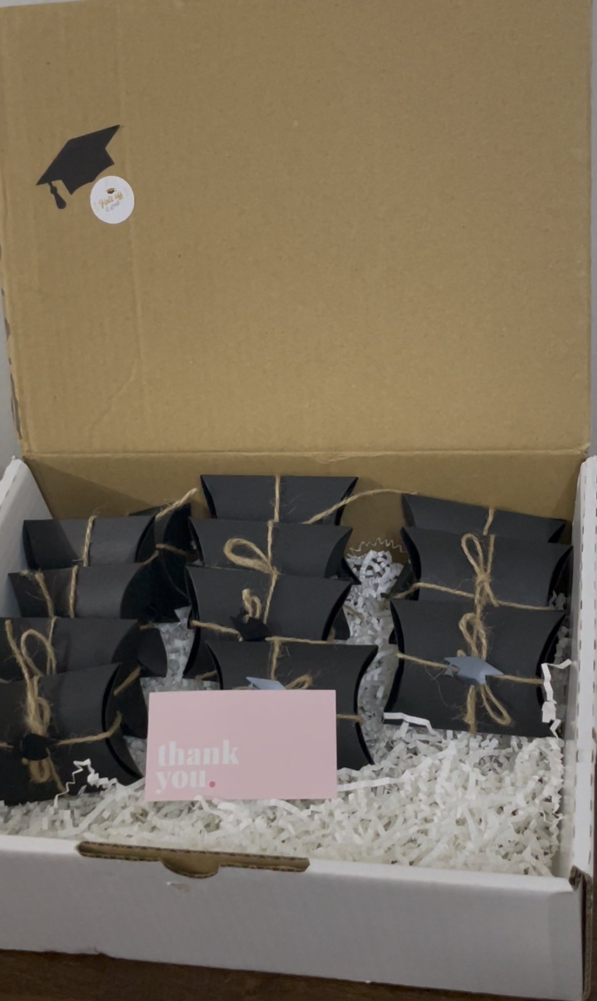 بوكس توزيعات تخرج 12 حبه 